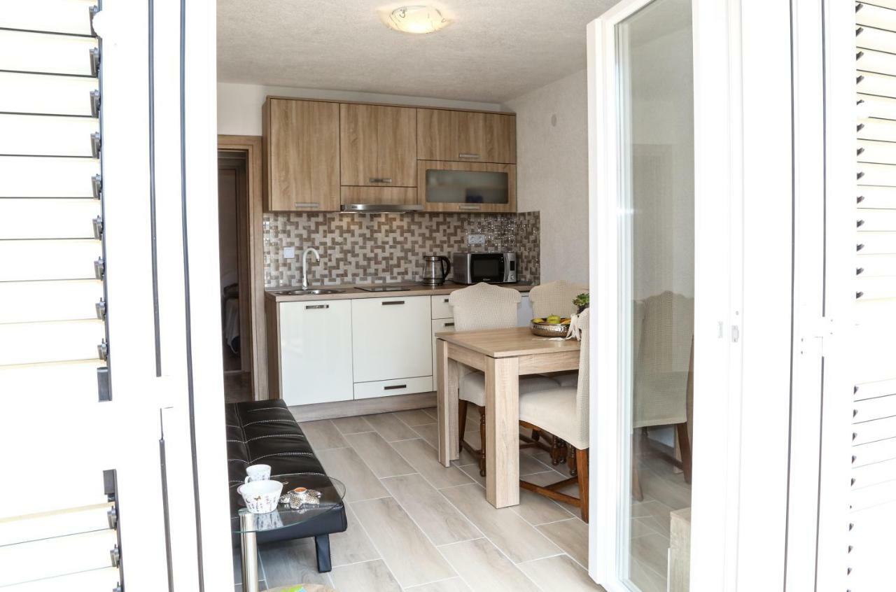 חוואר Apartment Marina Pavic מראה חיצוני תמונה